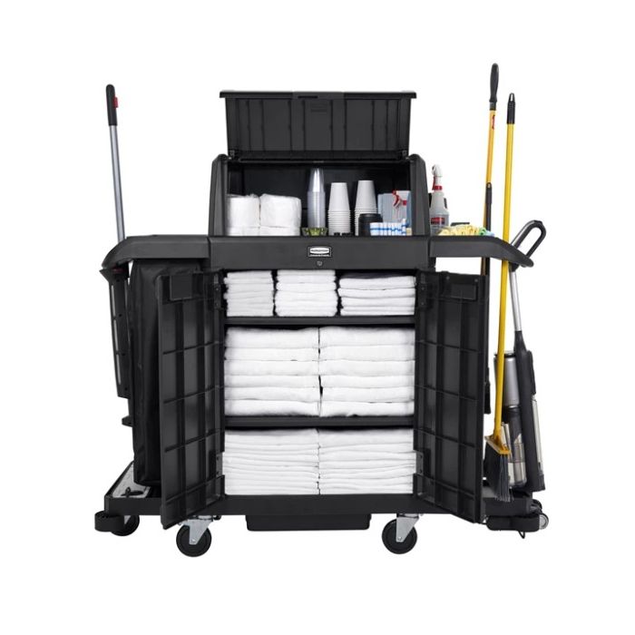 Grosser Housekeeping Wagen geschlossen